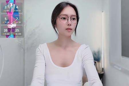 极品眼镜妹「natasha2025」黑丝萌妹普通话在线撩骚 声音好听 叫声诱人